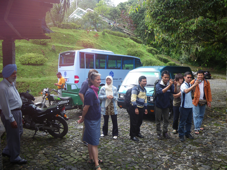 Leaving Cibodas