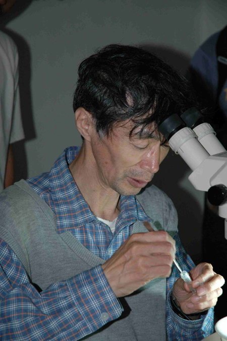 Seiki at the microscope